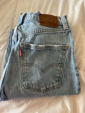 Levi's Women's Light Blue Straight Leg Jeans